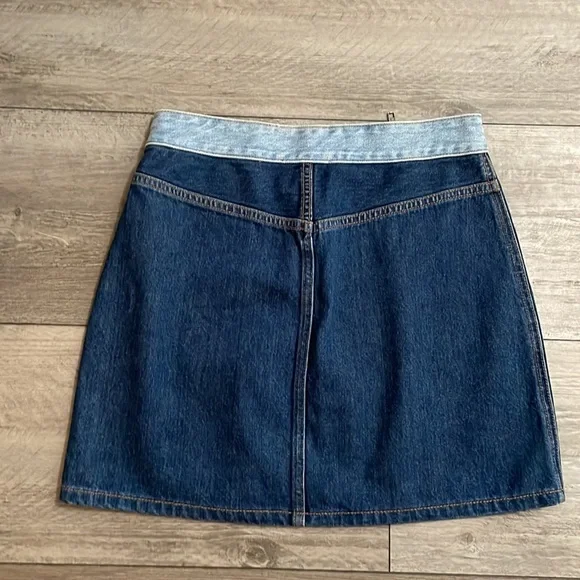 1. State, size 0,‎ light and dark denim skirt, 100% cotton - Picture 3 of 7
